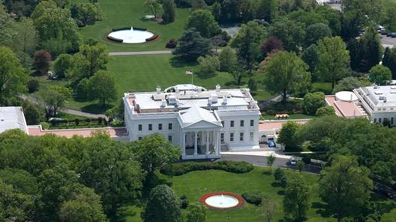 An aerial view of the White House complex