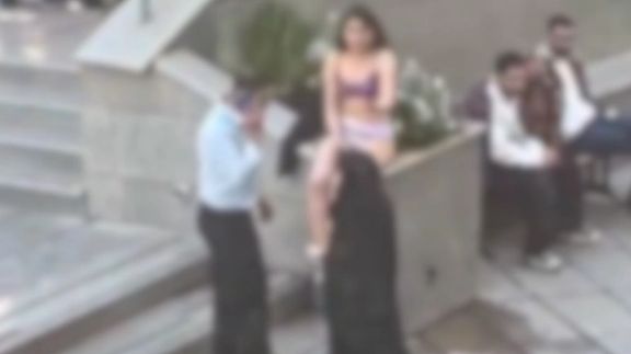 روزنامه وابسته به دانشگاه آزاد: ماموران دانشجویی که عریان شد را به بیمارستان روانی بردند