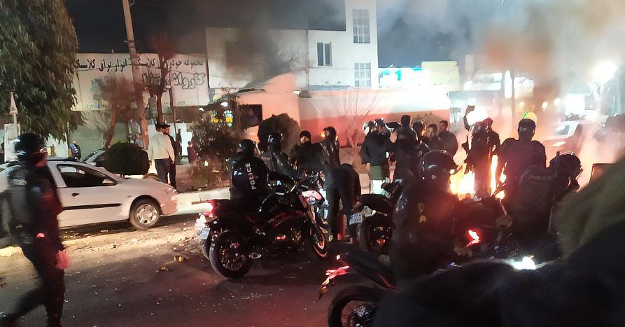 القمع على طريقة بشار الأسد.. الحرس الثوري حوّل مدن طهران إلى ساحات حرب خلال الاحتجاجات القمع على طريقة بشار الأسد.. الحرس الثوري حوّل مدن طهران إلى ساحات حرب خلال الاحتجاجات
