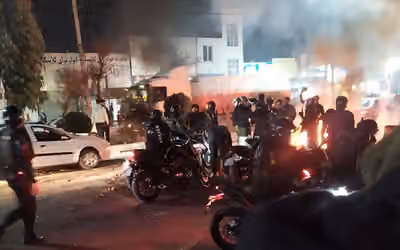 القمع على طريقة بشار الأسد.. الحرس الثوري حوّل مدن طهران إلى ساحات حرب خلال الاحتجاجات