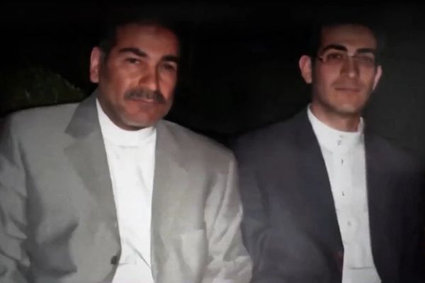 "بلومبرغ" تكشف عن إمبراطورية نجل شمخاني في صادرات النفط والبضائع الإيرانية