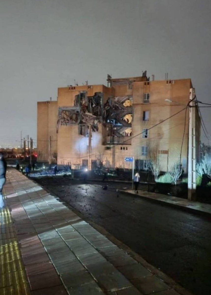 در ساری، کلاردشت، کرج، بندرعباس و تبریز انفجارهای ناشی از حملات هوایی رخ داد