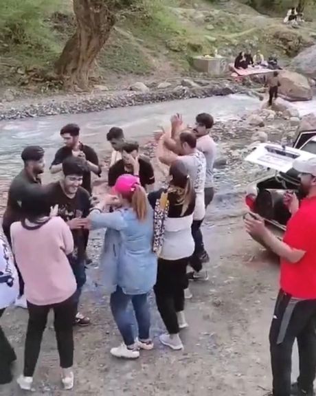 على الرغم من قيود النظام.. إقامة طقوس "سيزده بدر" التراثية في جميع أنحاء إيران