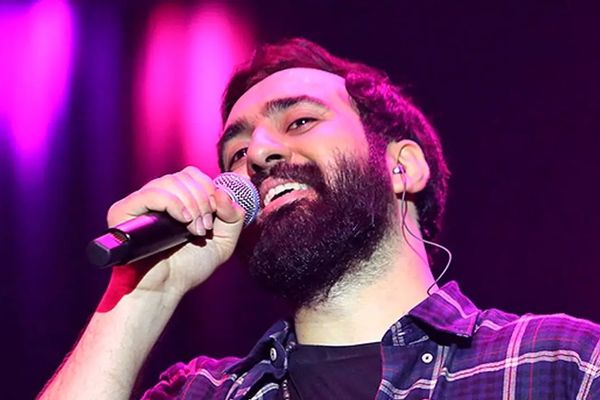 Iranian artists and activists condemn flogging of dissident singer