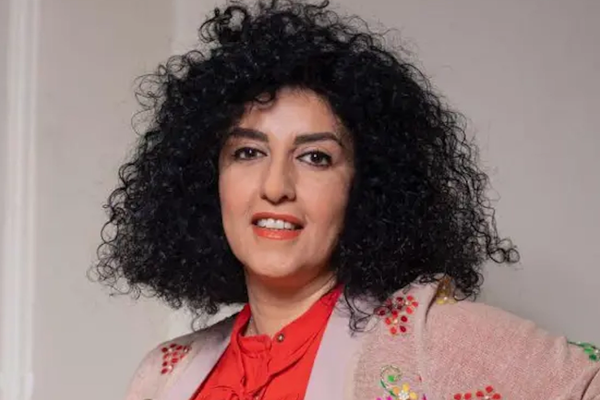 سجينات إيرانيات يطالبن بإنقاذ نرجس محمدي.. وإدارة السجن تبرر رفضها: "أوامر من جهات عليا"