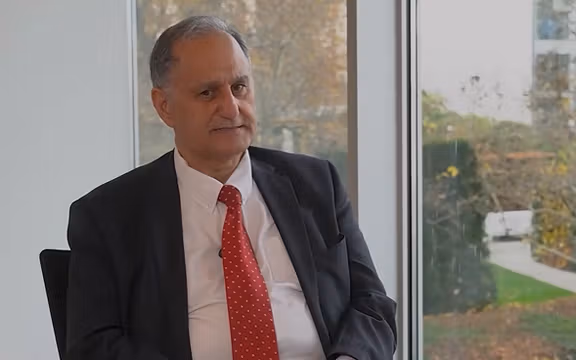 نماینده ایرانیتبار پارلمان آلمان: بابت مشارکت در انقلاب ۵۷ از نسل جوان عذرخواهی میکنم