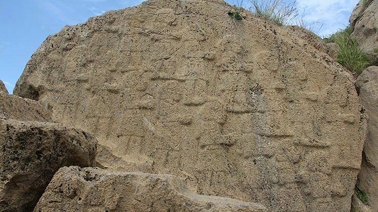 ادامه بی‌توجهی به مرمت آثار باستانی کشور: حساب استادکار مرمت سنگ‌کند ۴۵۰۰ ساله، مسدود شد