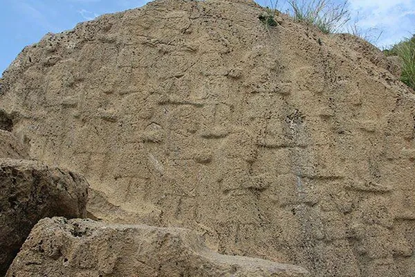 ادامه بیتوجهی به مرمت آثار باستانی کشور: حساب استادکار مرمت سنگکند ۴۵۰۰ ساله، مسدود شد