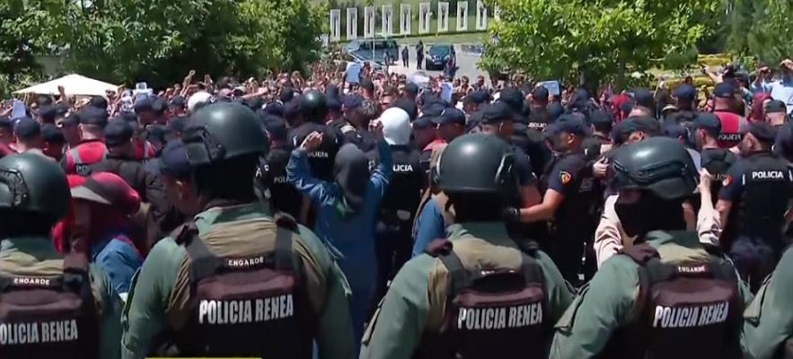 شورای ملی مقاومت: در حمله هزار پلیس آلبانی به اردوگاه اشرف۳، یک نفر جان باخت