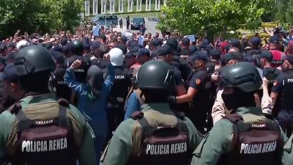 شورای ملی مقاومت: در حمله هزار پلیس آلبانی به اردوگاه اشرف۳، یک نفر جان باخت