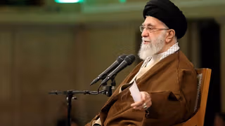 خامنهای تسلیم مذاکره مستقیم با ترامپ شد