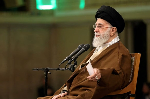 خامنهای تسلیم مذاکره مستقیم با ترامپ شد