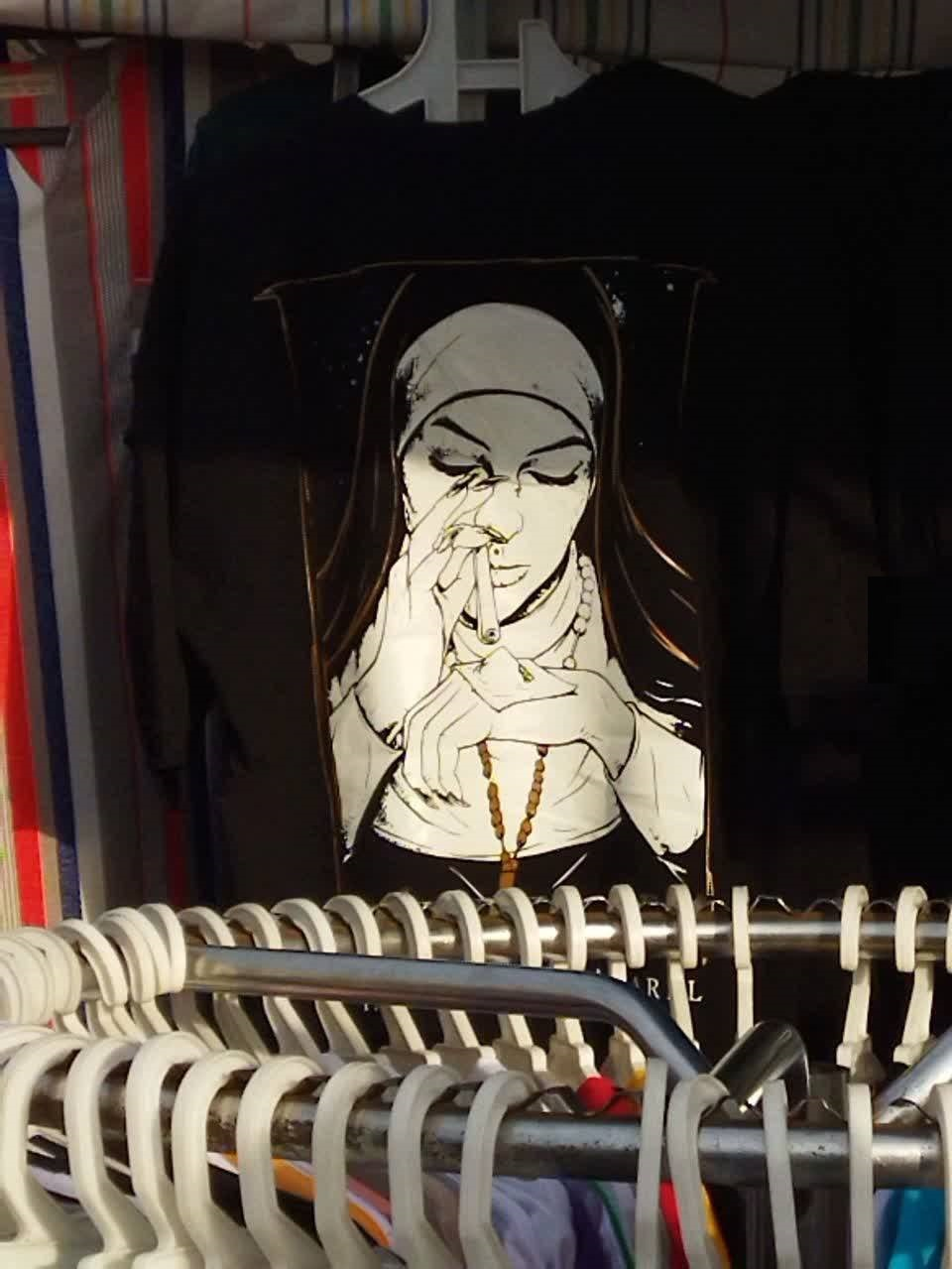 سخنگوی اتحادیه فروشندگان پوشاک تهران: روی بعضی لباس‌های مشکی محرم تصاویر مبتذلی دیده شده