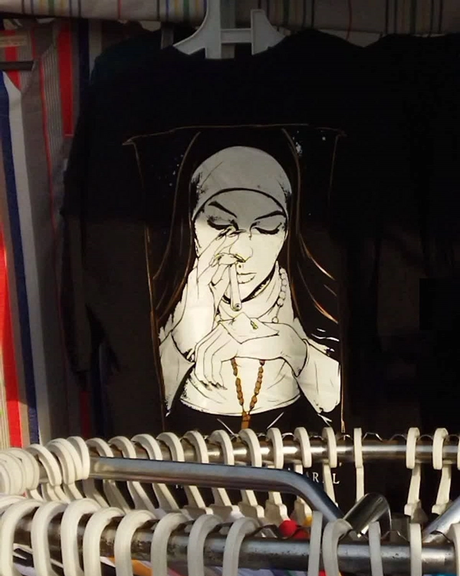 سخنگوی اتحادیه فروشندگان پوشاک تهران: روی بعضی لباسهای مشکی محرم تصاویر مبتذلی دیده شده