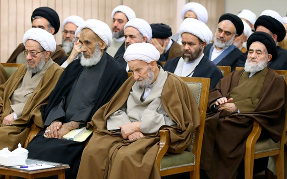 امام جمعه شیراز: ۳۵ عضو خبرگان چون سنشان اقتضا نمیکرد کاندیدا نشدند