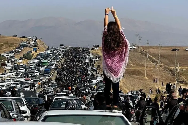 رغم سقوط ضحايا.. لجنة الرئيس الإيراني الخاصة بالاحتجاجات: القوات الأمنية تصرفت بمسؤولية