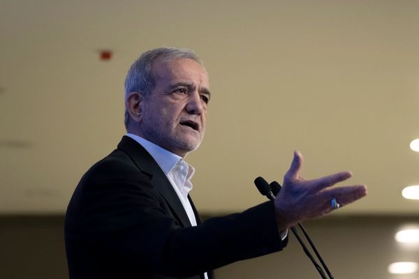 صحيفة "كيهان": مواقف الرئيس تخالف سياسات النظام والمرشد