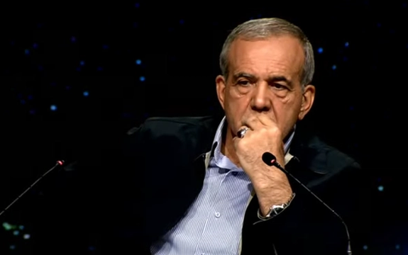 مسعود پزشکیان: وقتی ویزیت پزشکها یک تا دو دلار است دکترها تقصیری ندارند زیرمیزی میگیرند