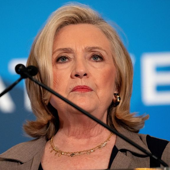 هيلاري كلينتون تتضامن مع المحتجين الإيرانيين.. وتعارض استمرار المفاوضات النووية مع طهران