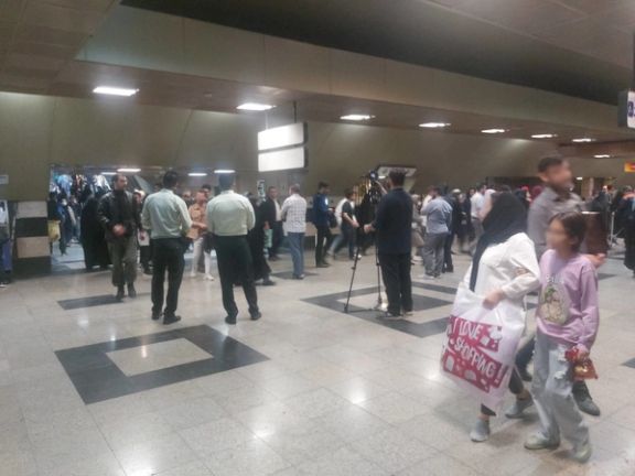 تشنج در مترو تئاتر شهر؛ تجمع حکومتی برای مقابله با زنان مخالف حجاب اجباری