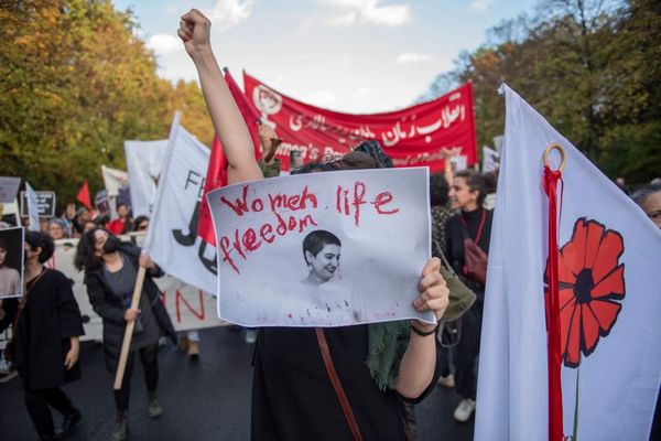 اعتقال 70 صحافيا في إيران منذ بداية الاحتجاجات.. نصفهم رهن الاحتجاز