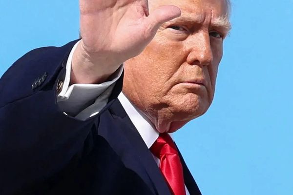 ترامب يعلن عن احتجاز السفينة الإيرانية «توسكا» في بحر عُمان