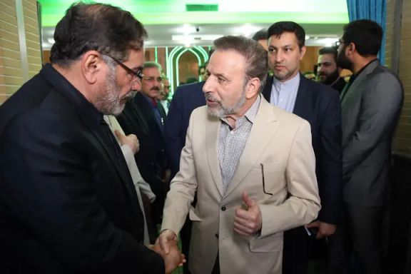 محمود واعظي وعلي شمخاني