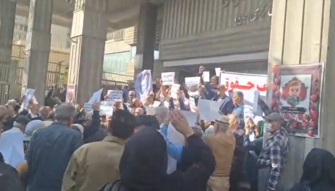 بازنشستگان معترض صنعت نفت و تامین اجتماعی در شهرهای مختلف کشور دست به تجمع زدند