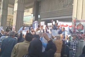 بازنشستگان معترض صنعت نفت و تامین اجتماعی در شهرهای مختلف کشور دست به تجمع زدند