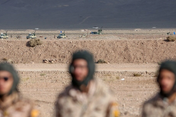 مقتل طيار وعميد بالحرس الثوري الإيراني في تحطم طائرة خلال مناورات ببلوشستان