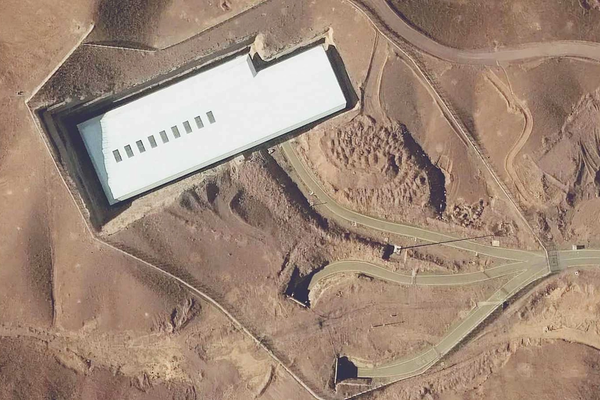 غروسي يلتقي روبيو في واشنطن.. وإيران تنظف موقعا نوويا قصفته إسرائيل مرتين