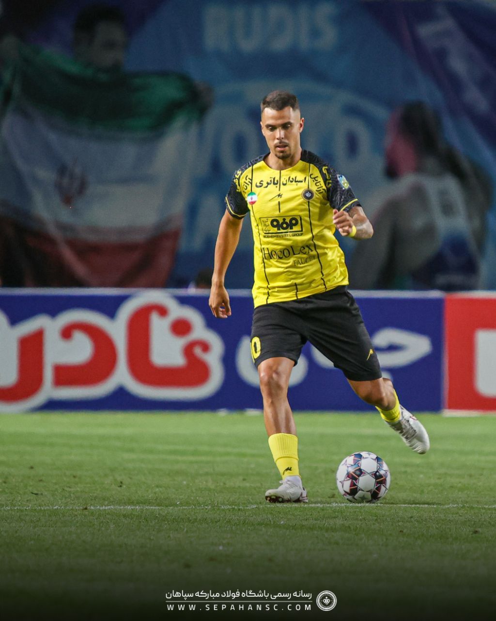 به دلیل عدم صدور کارت بازی؛ شکایت ریکاردو آلوز از سازمان لیگ فوتبال ایران به فیفا