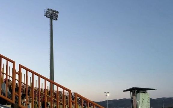 خرابی نورافکن استادیوم قزوین، عامل تاخیر ۲۰ دقیقهای در شروع بازیهای پرسپولیس و استقلال