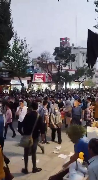 في اليوم الثالث من الاحتجاجات.. رصاص الأمن الإيراني للرد على هتافات "الموت لخامنئي" 