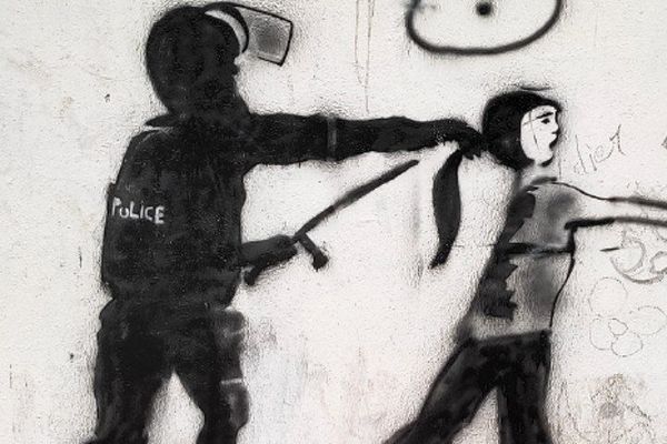 "حرب شوارع" ضد النساء في إيران.. والشرطة تؤكد استمرار خطتها بفرض "الحجاب الإجباري"