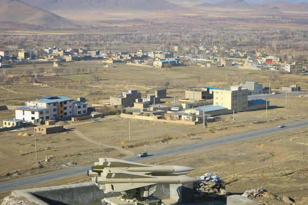 بعد تهديدات أميركية وإسرائيلية.. إيران تجري مناورات عسكرية مكثفة في مواقعها النووية