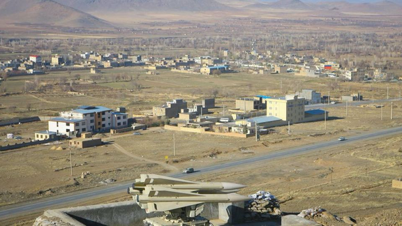 بعد تهديدات أميركية وإسرائيلية.. إيران تجري مناورات عسكرية مكثفة في مواقعها النووية