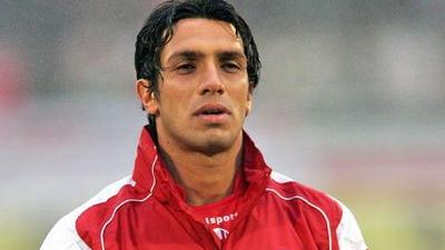 بازیکن پیشین پرسپولیس: جواب صبر مردم با این مشکلات همدردی است، نه خشونت