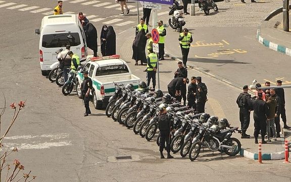 امام جمعه آبادان: از فردا به کمحجابان به شکل گستردهتری تذکر داده شود