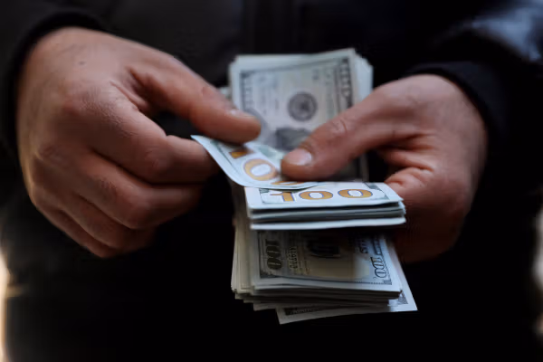 قیمت سکه طلا به ۱۶۹ میلیون تومان و دلار به ۱۴۴ هزار تومان رسید