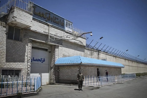 حملة "كل ثلاثاء لا للإعدام": أكثر من 1500 سجين مضربون عن الطعام في إيران