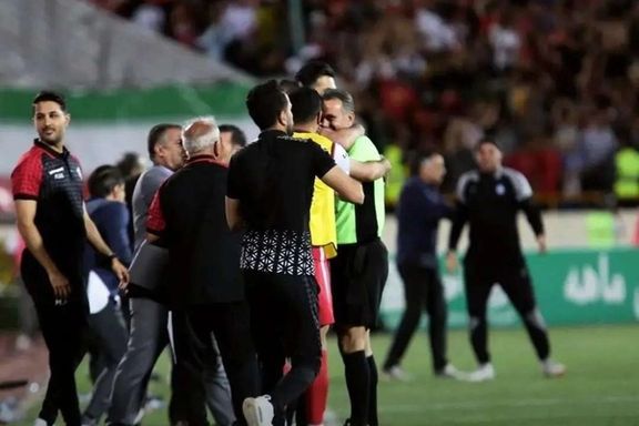 حاشیههای دربی ۱۰۱؛ چرا داور و کمکداور فینال حذفی در آغوش پرسپولیسیها بودند؟