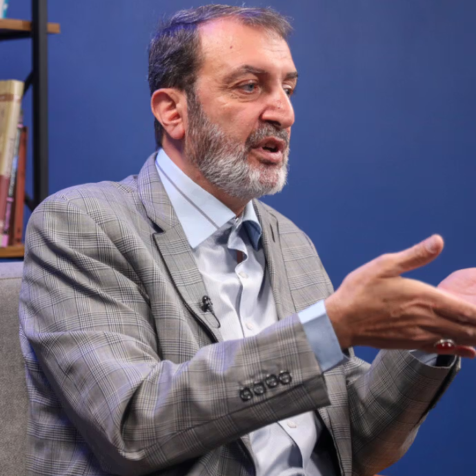 مخرج إيراني: موالون للنظام يتابعون الإعلام المعارض في الخارج