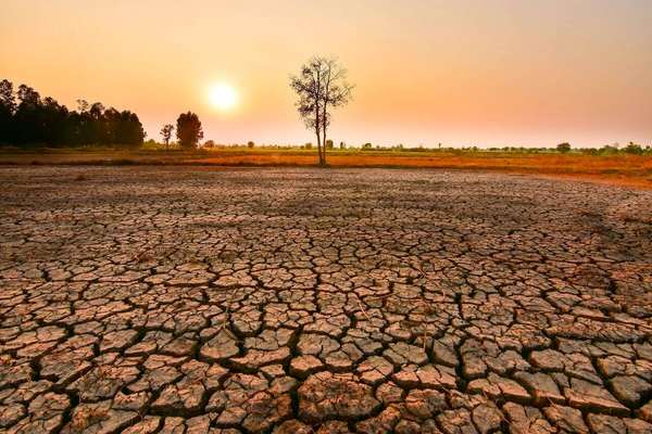 قطع المياه بين 8 و10 ساعات يوميًا عن مدينة بانه في إيران