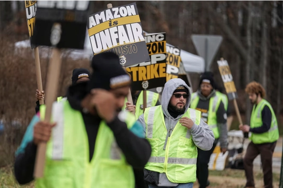 کارگران آمازون در هفت مرکز توزیع در آمریکا، در آستانه کریسمس اعتصاب کردند