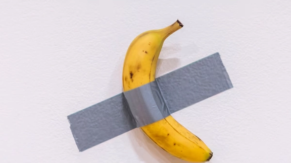 یک موز بهعنوان اثر هنری، به قیمت ۶.۲ میلیون دلار در حراج فروخته شد