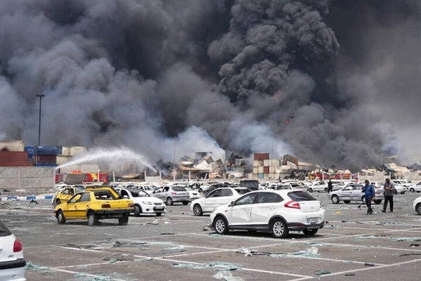 برلماني إيراني عن بندر عباس: الحريق في ميناء رجائي لم يُخمد بالكامل حتى الآن