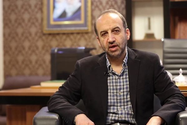 محذرًا من خطر الانهيار.. مسؤول سابق يدعو إلى إجراء "تغييرات هيكلية" بنظام الحكم في إيران