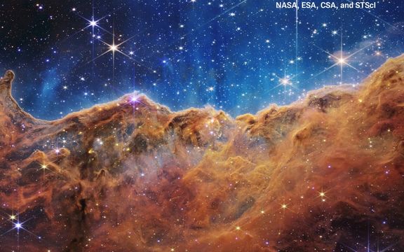 تصویر جدیدی از تلسکوپ جیمز وب؛ صخرههای کیهانی و دریایی از ستارهها در سحابی کارینا