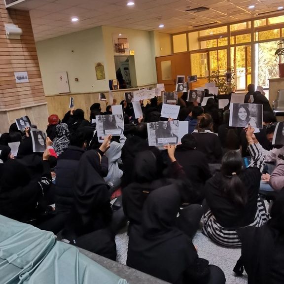تحصن و تجمع در دانشگاههای کشور؛ دانشجویان معترض شعار «زن زندگی آزادی» سر دادند